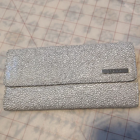 Kenneth Cole Reaction Bill-size Wallet - Picture 1 of 6